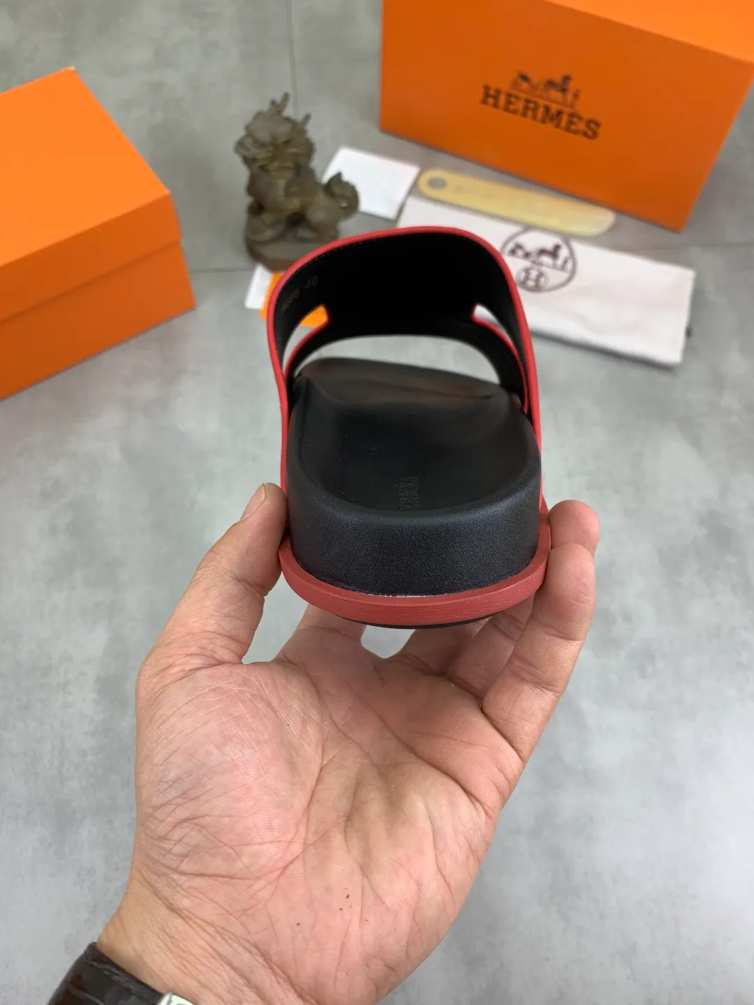 Men's shoes 💰P440 New [HERMES] high-end quality new Hermès slippers, made of imported calfskin, wear-resistant and non-slip rubber outsole. Fashionable and elegant code number: 39-44 (38 45 46 customized)